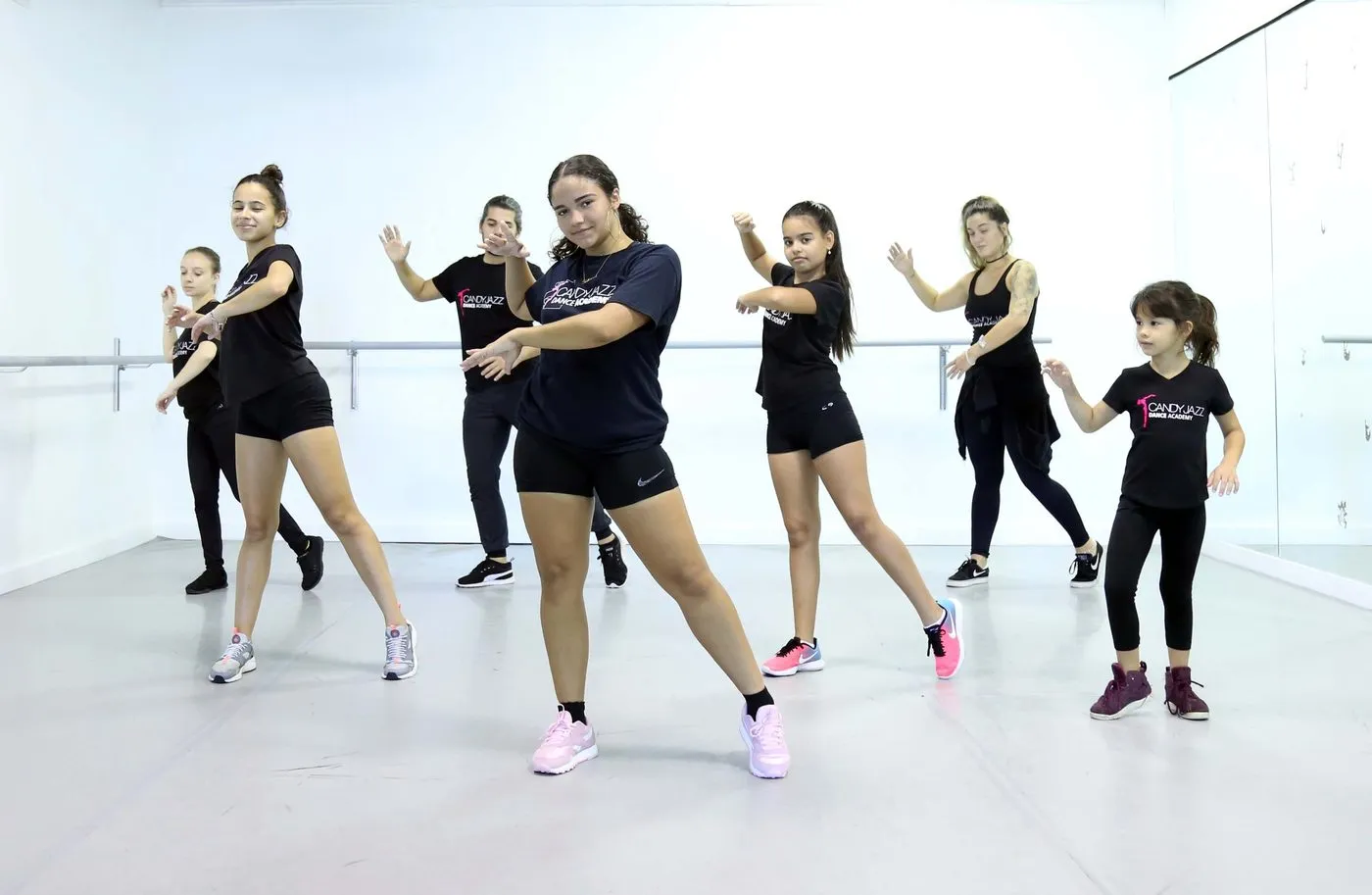 Hip hop class rehearsing choreography